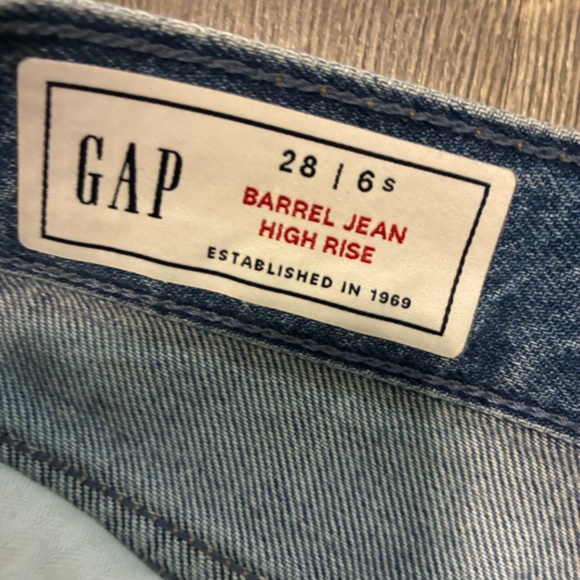 GAP High Rise Barrel Jean Size 28 - Picture 2 of 3